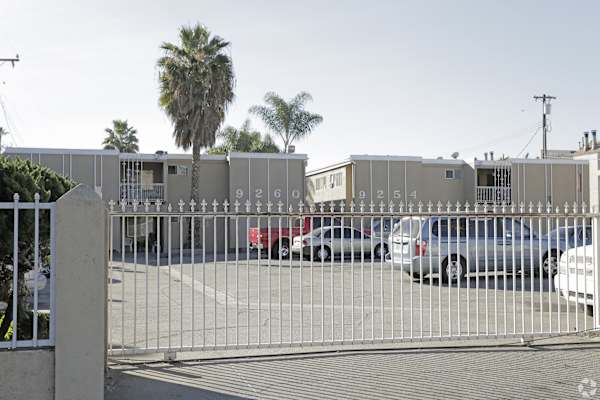 Palm St Apts property